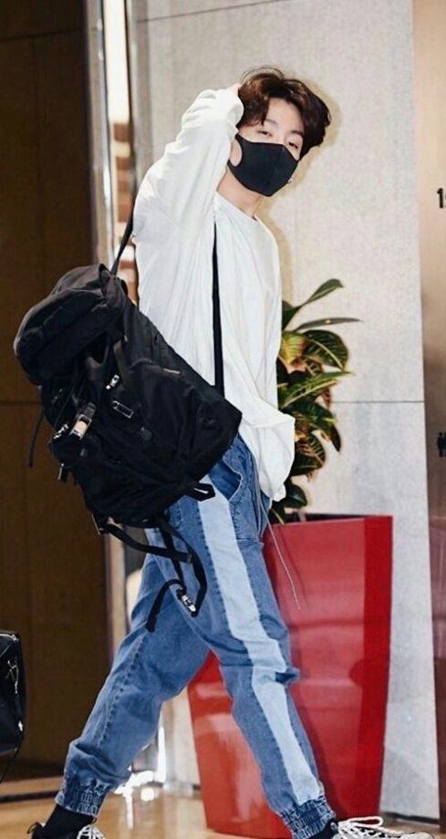 BTS Jungkook Leaves ARMY Awestruck With His Sheer Airport Stylefile - 0