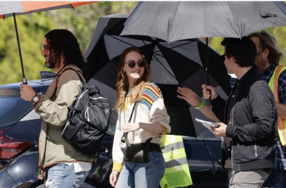 Emma Stone Slaying In A White Sweatshirt On Set – See Pics - 1