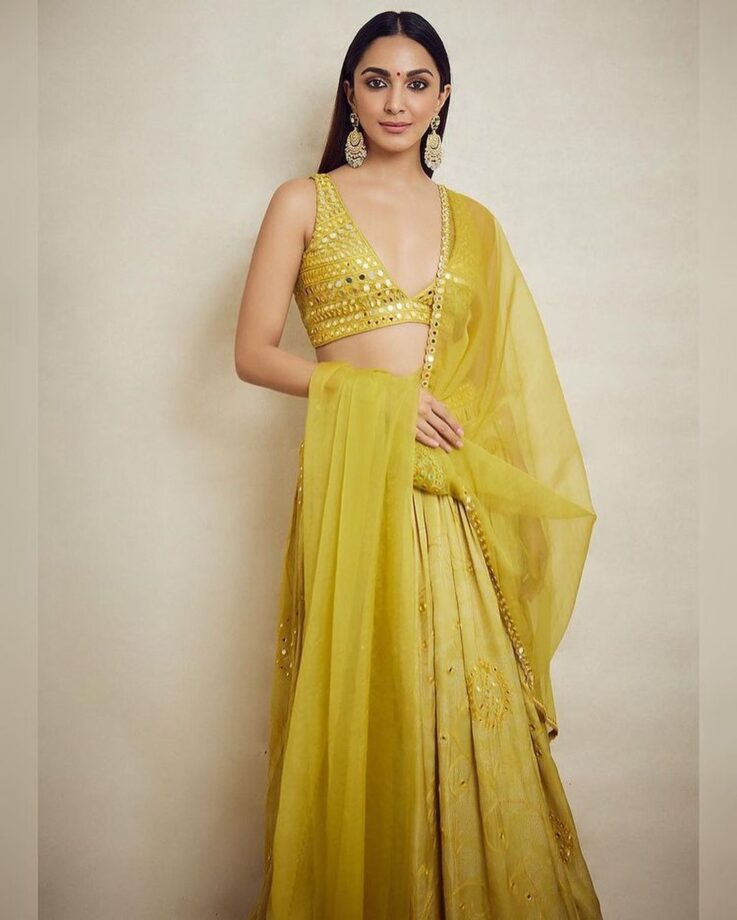 Kiara Advani Oozes Like Bomb In Monika Nidhii Yellow Lehenga - 1