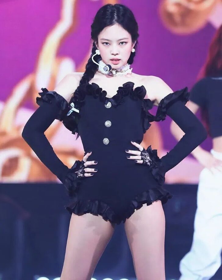 Most flattering Outfits Worn By Blackpink Jennie On Stage Which Will Always Be In Our Minds - 2