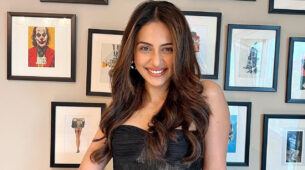 Rakul Preet Singh is sizzling in black deep-neck outfit, shares heart to grab attention