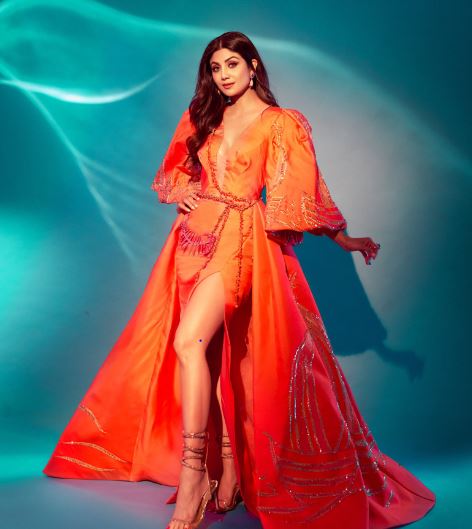 Shilpa Shetty’s Attractive Looks In Plunging Necklines: See Pics 796122