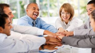 Take clues to establish bonding with your colleagues at work