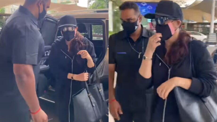 Aishwarya Rai Bachchan Spotted At Airport In Black Attire As She Travels To Chennai 689107