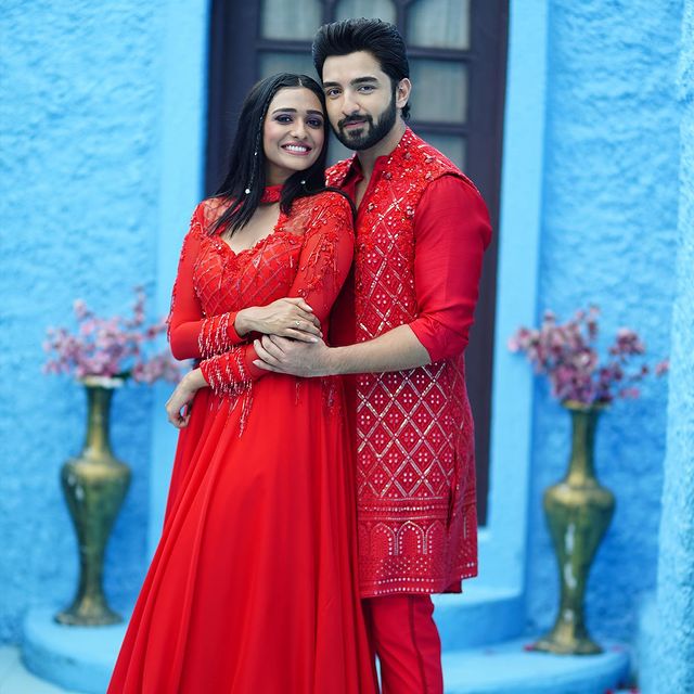 Bhagya Lakshmi couple Rohit Suchanti and Aishwarya Khare get lost in each other’s romantic eyes, check photos - 3