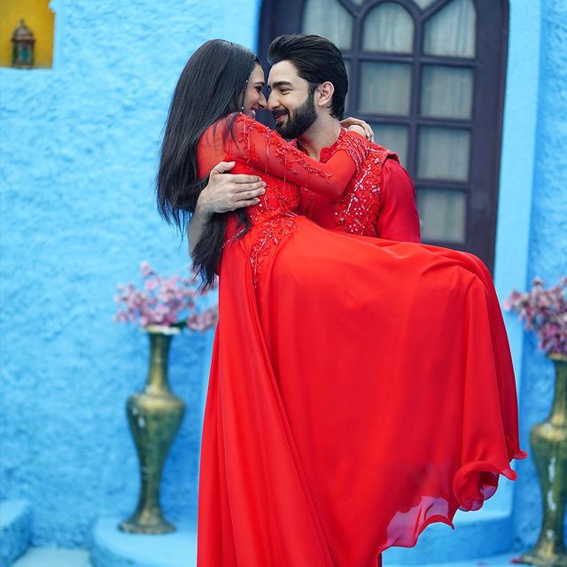 Bhagya Lakshmi couple Rohit Suchanti and Aishwarya Khare get lost in each other’s romantic eyes, check photos - 0