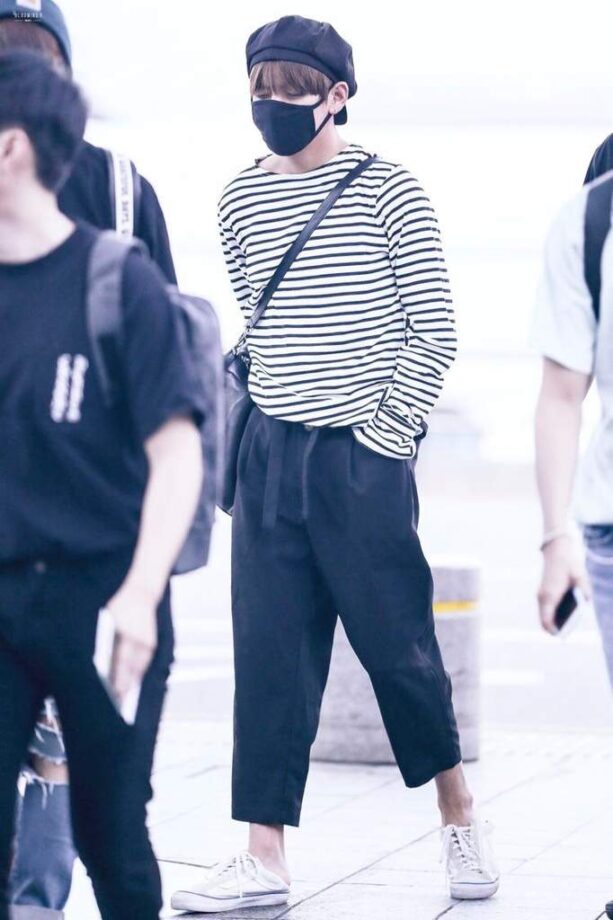 BTS V Aka Kim Taehyung’s Basic Outfits Which Are Picturesque - 2