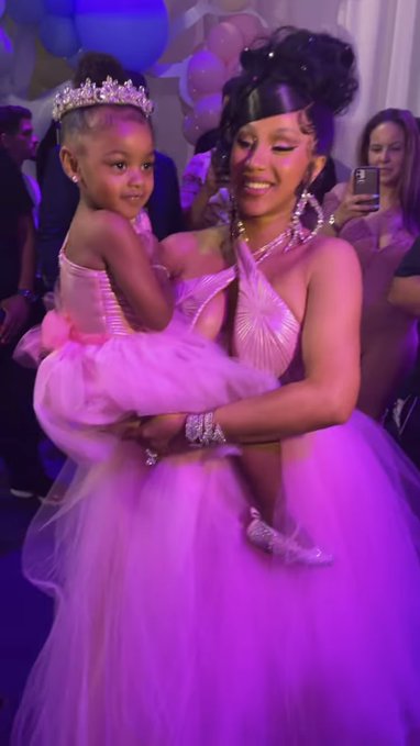 Cardi B’s Adorable Pictures With Her Daughter - 2