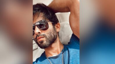 “Carfie” Shahid Kapoor Looks Hot And Handsome In His Blue T-shirt With Sunglasses