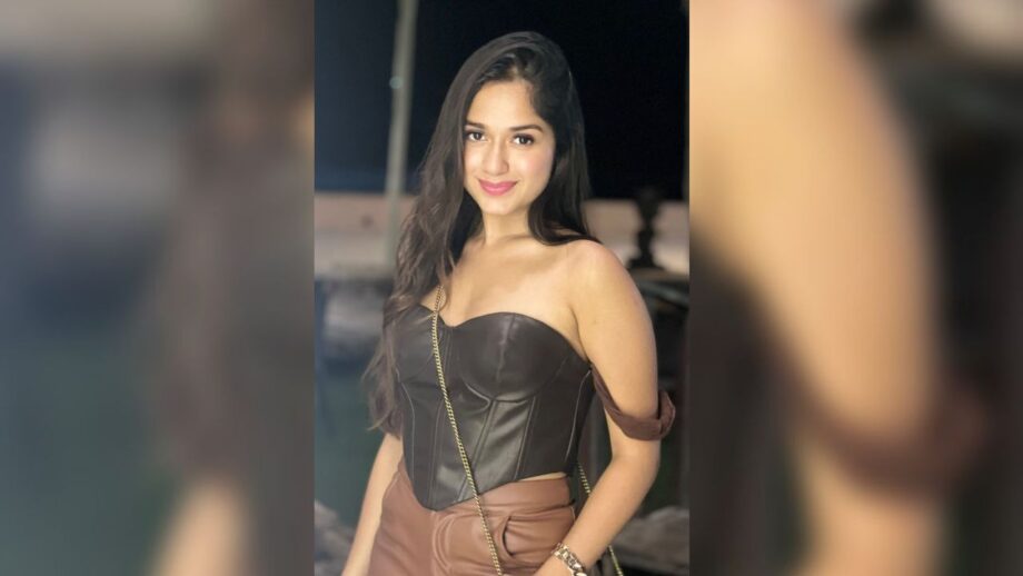 Hotness Alert: Jannat Zubair Rahmani takes over internet by storm in black faux leather crop top and brown trousers, see viral pic 702841