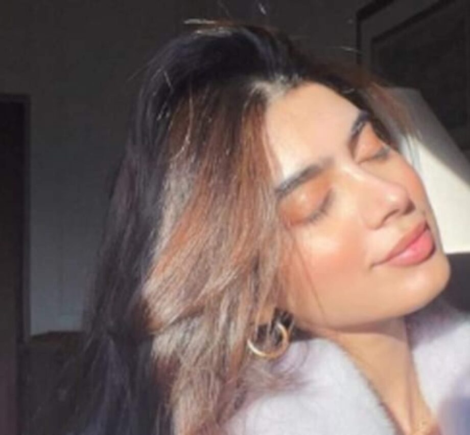 Khushi Kapoor Looks Stunning In Sunkissed Pictures; See Pics - 3