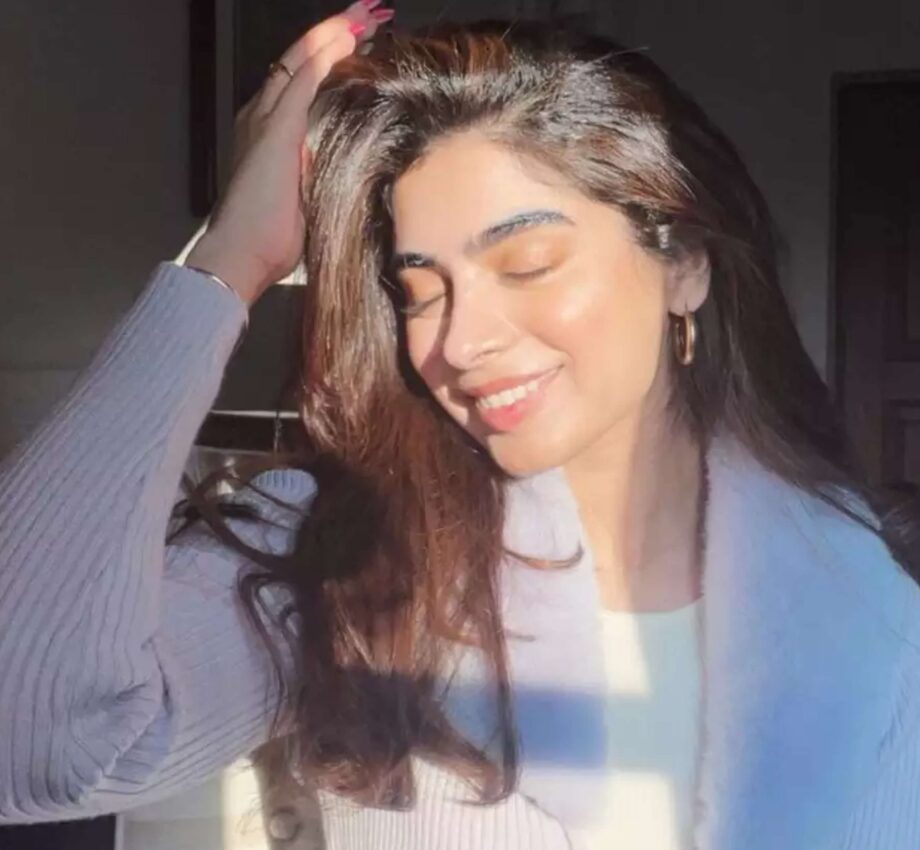 Khushi Kapoor Looks Stunning In Sunkissed Pictures; See Pics - 0