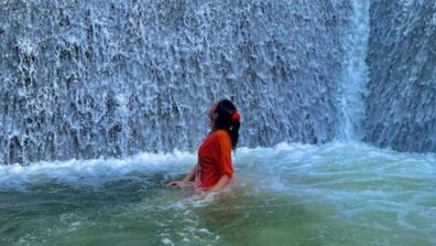 Mallika Singh enjoys trip to waterfall turns philosophical saying, “Neela vo aasmaan bhi hai or neela vo paani bhi”