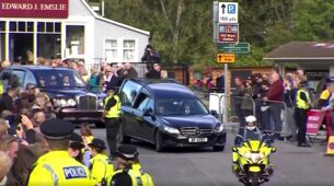 Queen Elizabeth’s Coffin Begins Journey To Edinburgh, Thousands Of People Gathered To Pay Their Respects