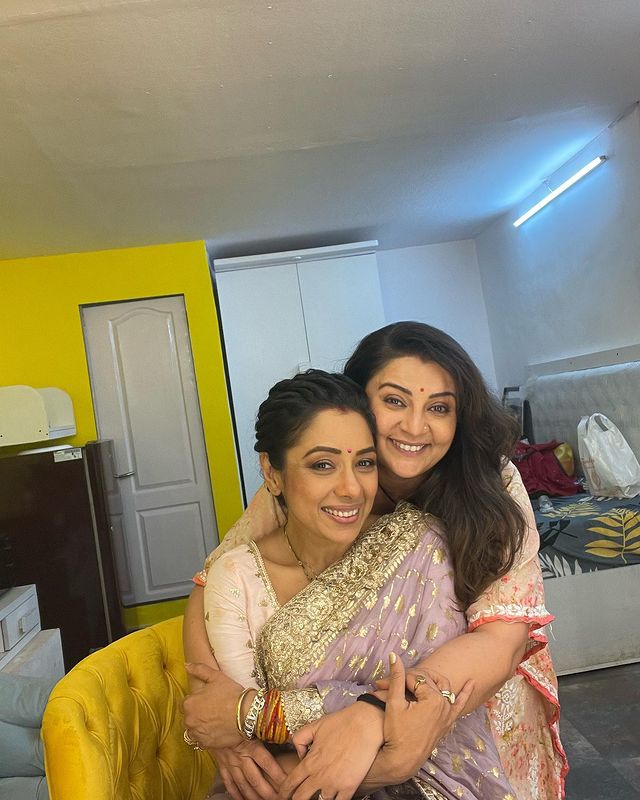 Rupali Ganguly’s happy reunion with Ek Packet Umeed co-star Sucheeta Trivedi - 2