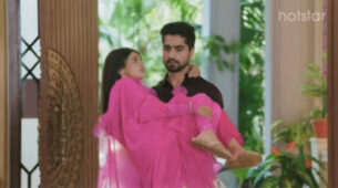 Yeh Rishta Kya Kehlata Hai 12th October 2022 Written Update S-67 Ep-712: Abhimanyu carries Akshara in the Birla house