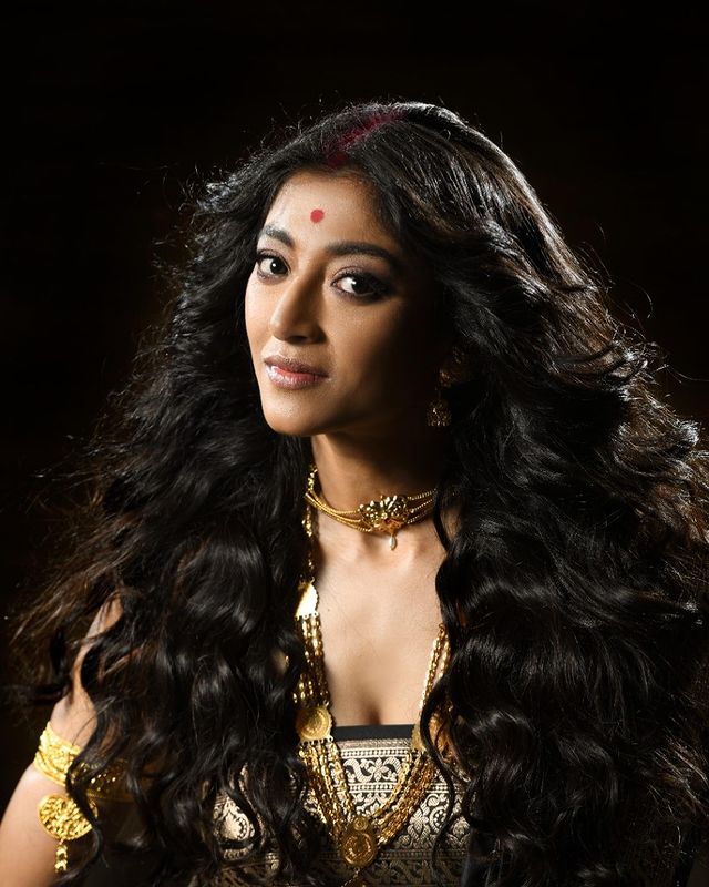 Bengali Diva Paoli Dam Sets Internet On Fire With New Hot Photoshoot In Saree, Fans Sweat - 2