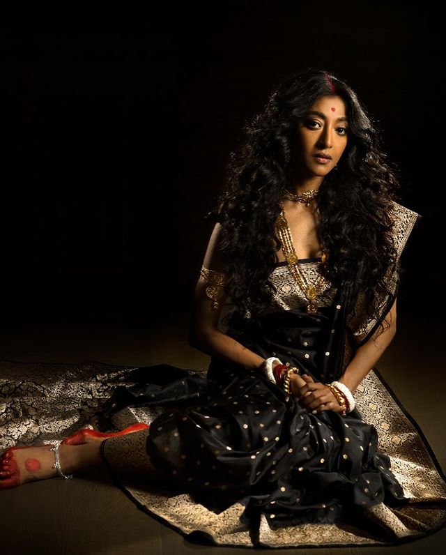 Bengali Diva Paoli Dam Sets Internet On Fire With New Hot Photoshoot In Saree, Fans Sweat - 3