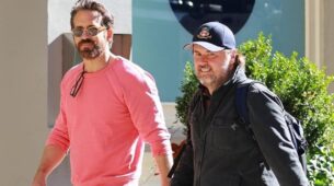 Cosy Afternoons: Ryan Reynolds heads out for quick bite with his friend, pics go viral
