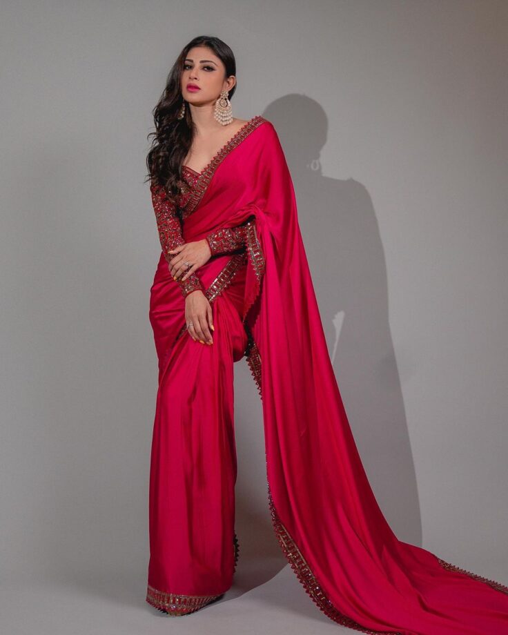 From Mouni Roy To Divyanka Tripathi: Celebrity-Inspired Outfits For Karwa Chauth - 3