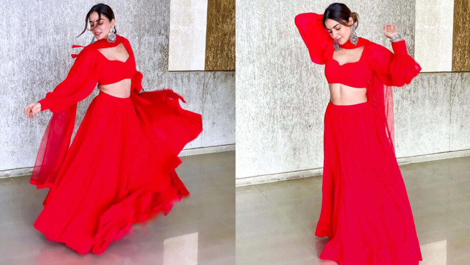 From Mouni Roy To Divyanka Tripathi: Celebrity-Inspired Outfits For Karwa Chauth - 5