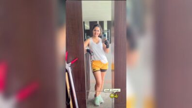 Hina Khan is all smiles and happy after intense workout, shares cute mirror selfie in shorts and tank top