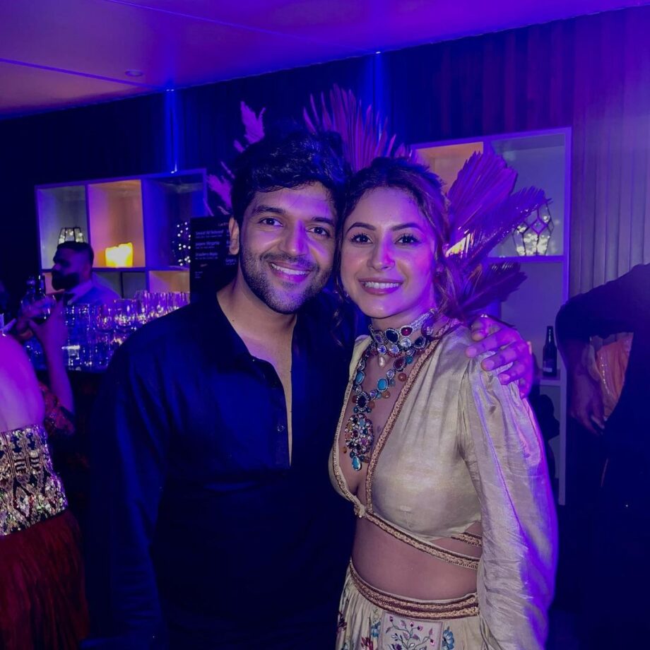 In Pics: Guru Randhawa gets cosy with Shehnaaz Gill, Sara Ali Khan, Varun Dhawan and others at his Diwali party - 4