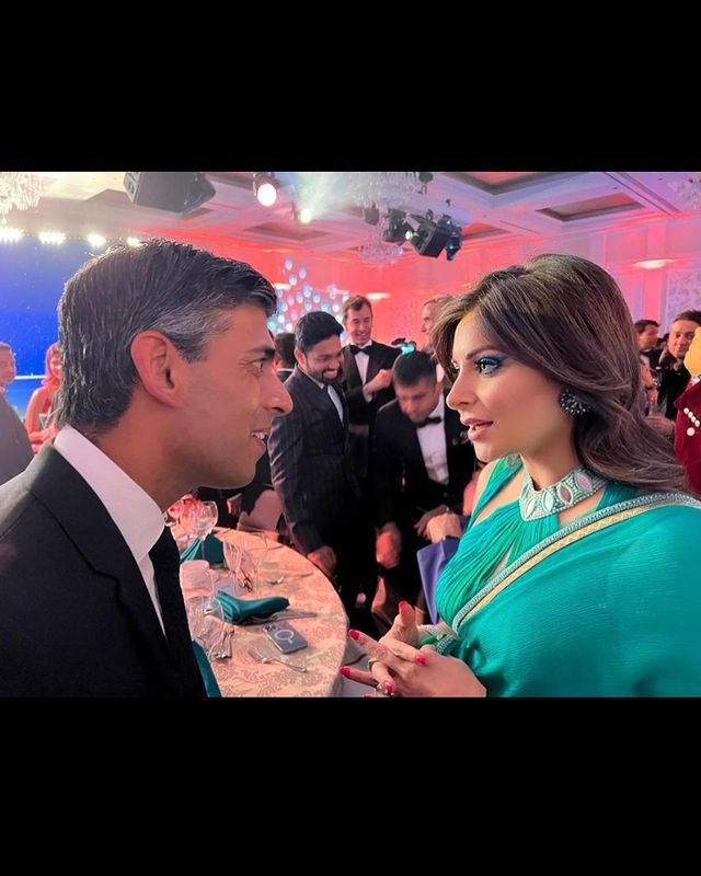 Kanika Kapoor indulges in a deep conversation with PM of Britain Rishi Sunak, check photos - 0