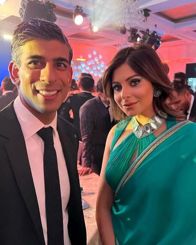 Kanika Kapoor indulges in a deep conversation with PM of Britain Rishi Sunak, check photos - 2