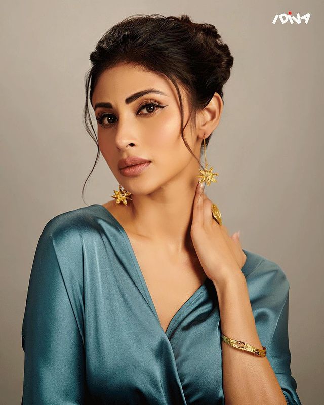 Mouni Roy is shining bright like gold jewellery, check out photos - 2