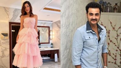 Shanaya Kapoor Shares A Photo Standing On The Top Of BathTub, Dad Sanjay Kapoor Comments