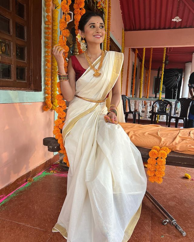 Kanika Mann gives traditional vibes in South Indian saree, check photos - 0