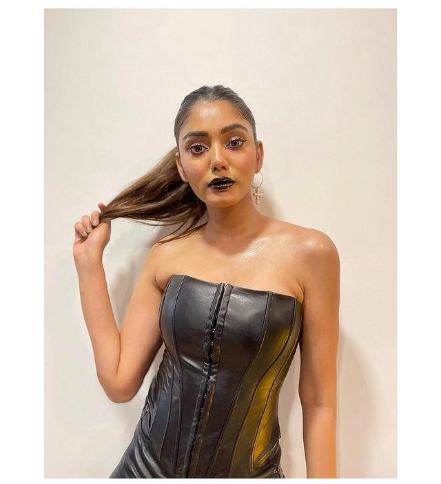 Sana Makbul’s gothic look mesmerizes fans, check photos - 1