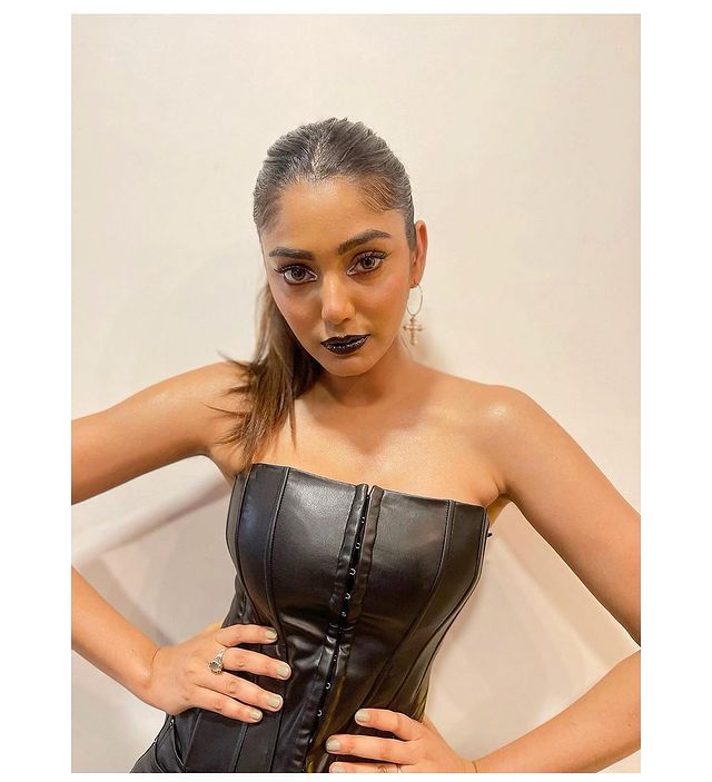 Sana Makbul’s gothic look mesmerizes fans, check photos - 2