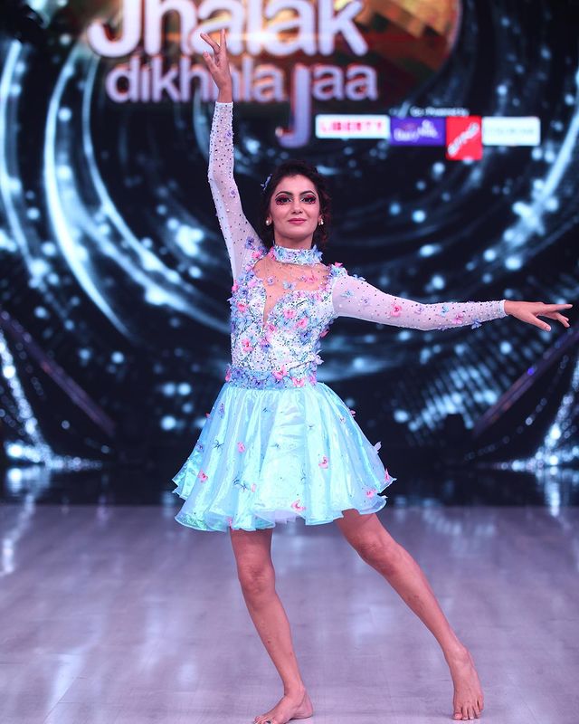 Sriti Jha Looks The Perfect Floral Butterfly On Jhalak Dikhhla Jaa Sets - 1