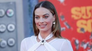 Margot Robbie’s Mysterious Gaze With Ocean Eyes Makes Fans Fall For Her