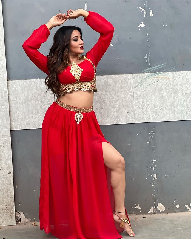 Monalisa looks spicy hot in latest sultry red dress, fans feel the heat - 1