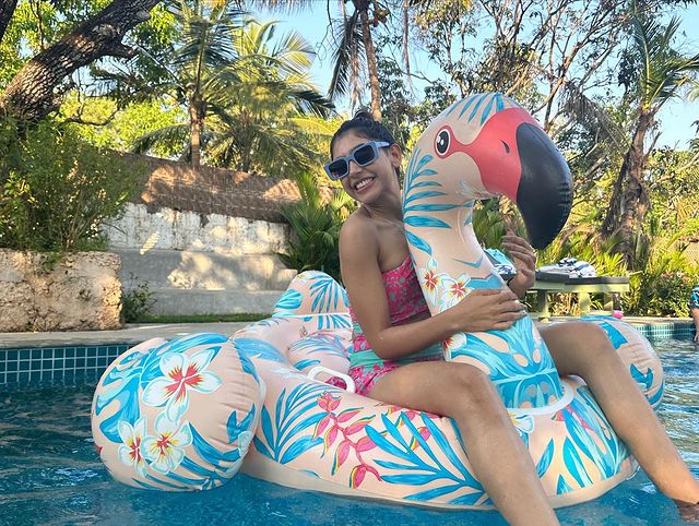 Niti Taylor enjoys pool time, raises heat in ravishing printed pink swimsuit - 1