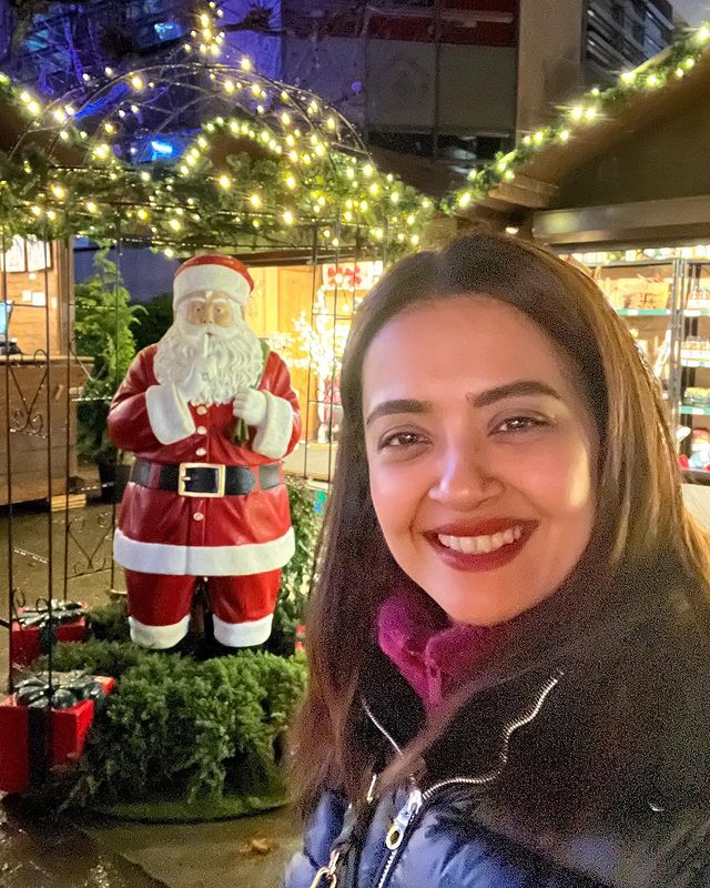 Surveen Chawla shares Christmas celebration photos, looks stunning in red dress - 1