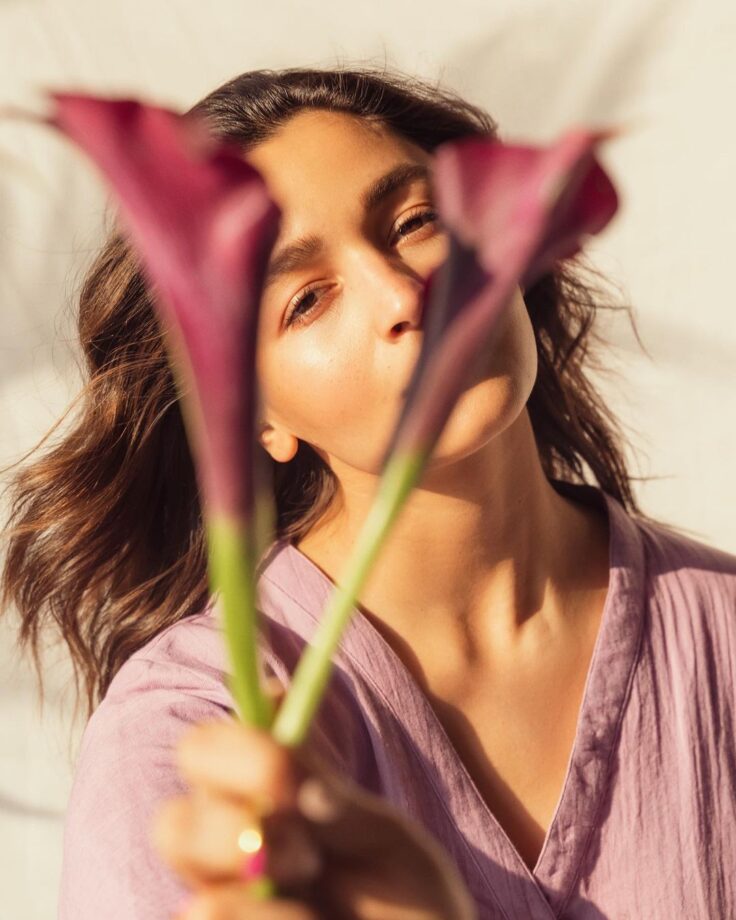 Alia Bhatt looks gorgeous in a lilac outfit, leaves fans wondering with '2.0 Stay Tuned' post 759340