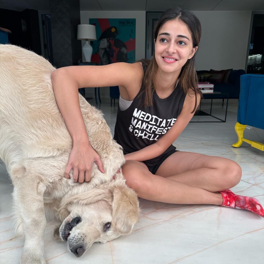 Ananya Panday is all cuddles with her pawbuddy, watch 757952