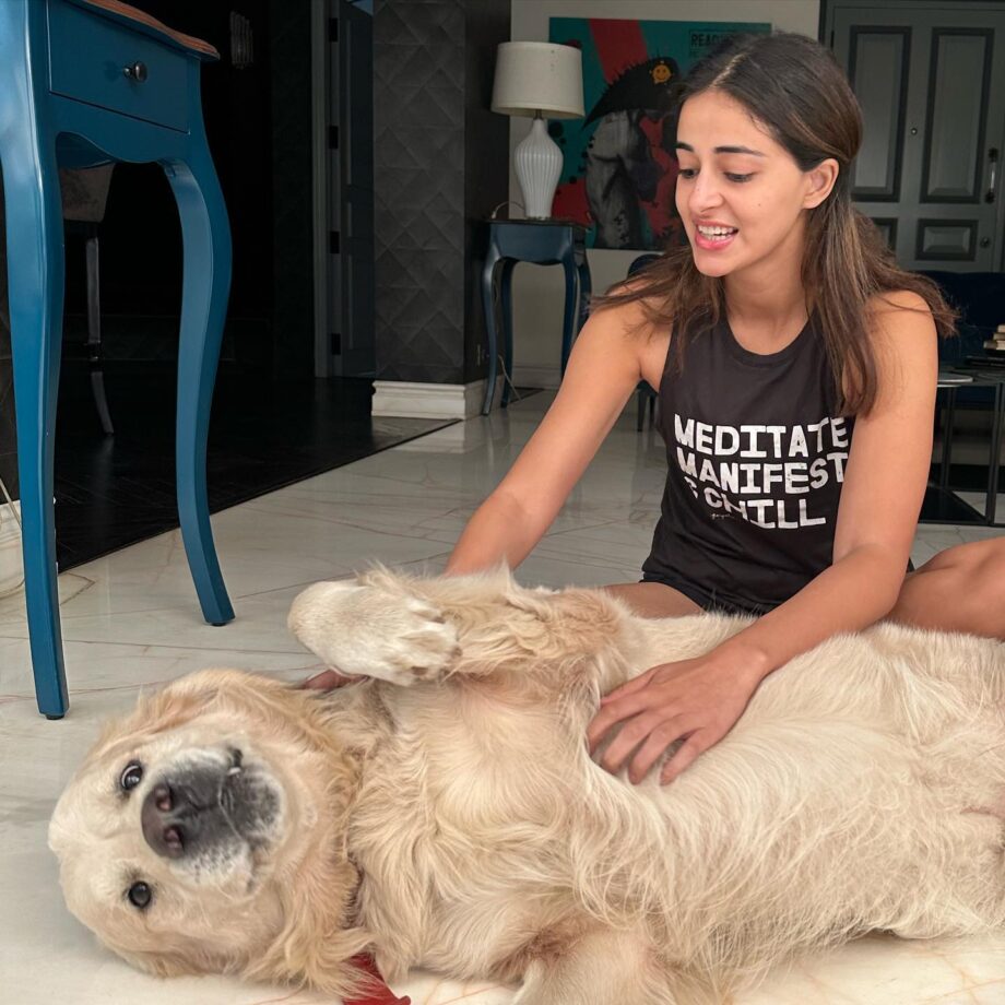 Ananya Panday is all cuddles with her pawbuddy, watch 757953