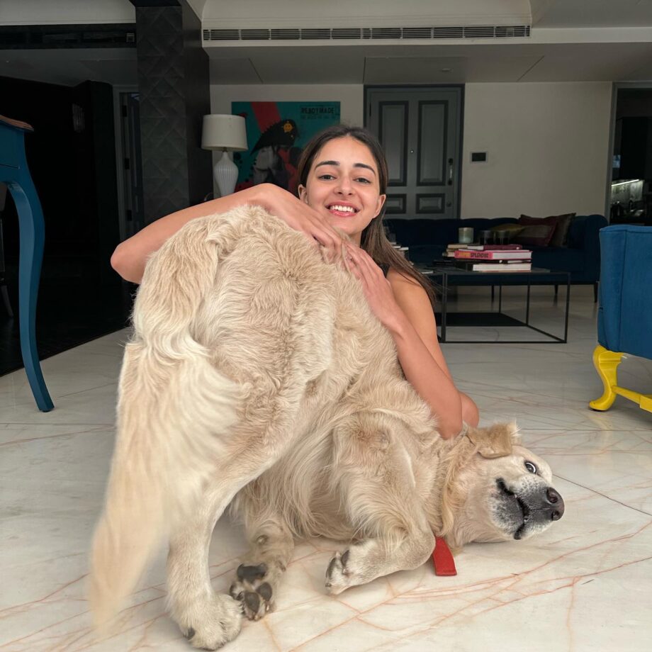 Ananya Panday is all cuddles with her pawbuddy, watch 757951