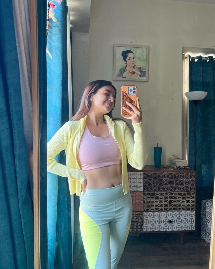 Anushka Sen Flaunts Curvaceous Midriff In Pink Bralette And Yoga Pants See Asap Iwmbuzz