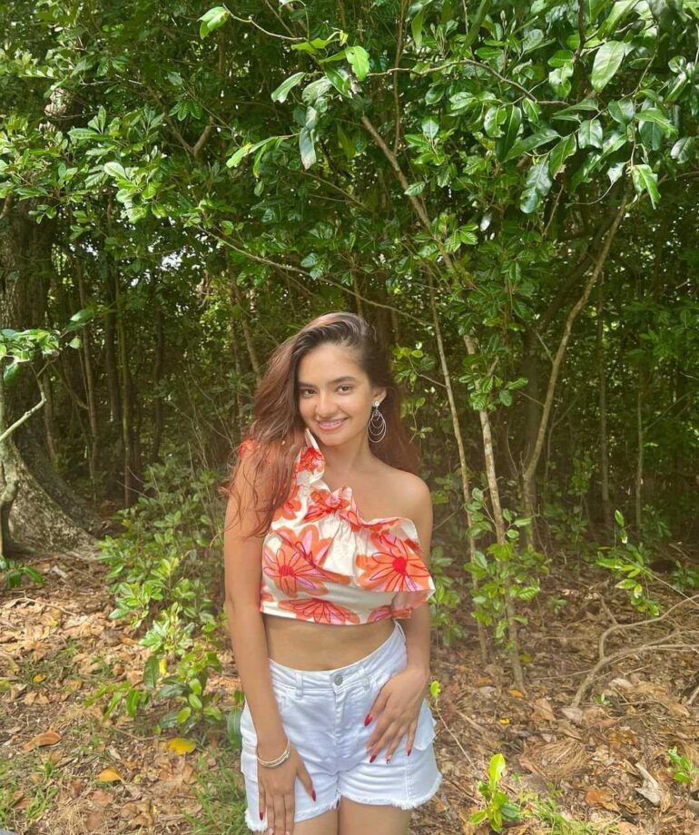 Anushka Sen's angel energy moment in red floral crop top is killer 757451