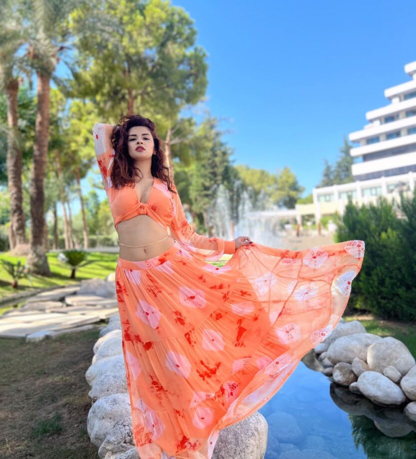 Avneet Kaur Flaunts Midriff In Co-Ord Sets: See Pics 762517