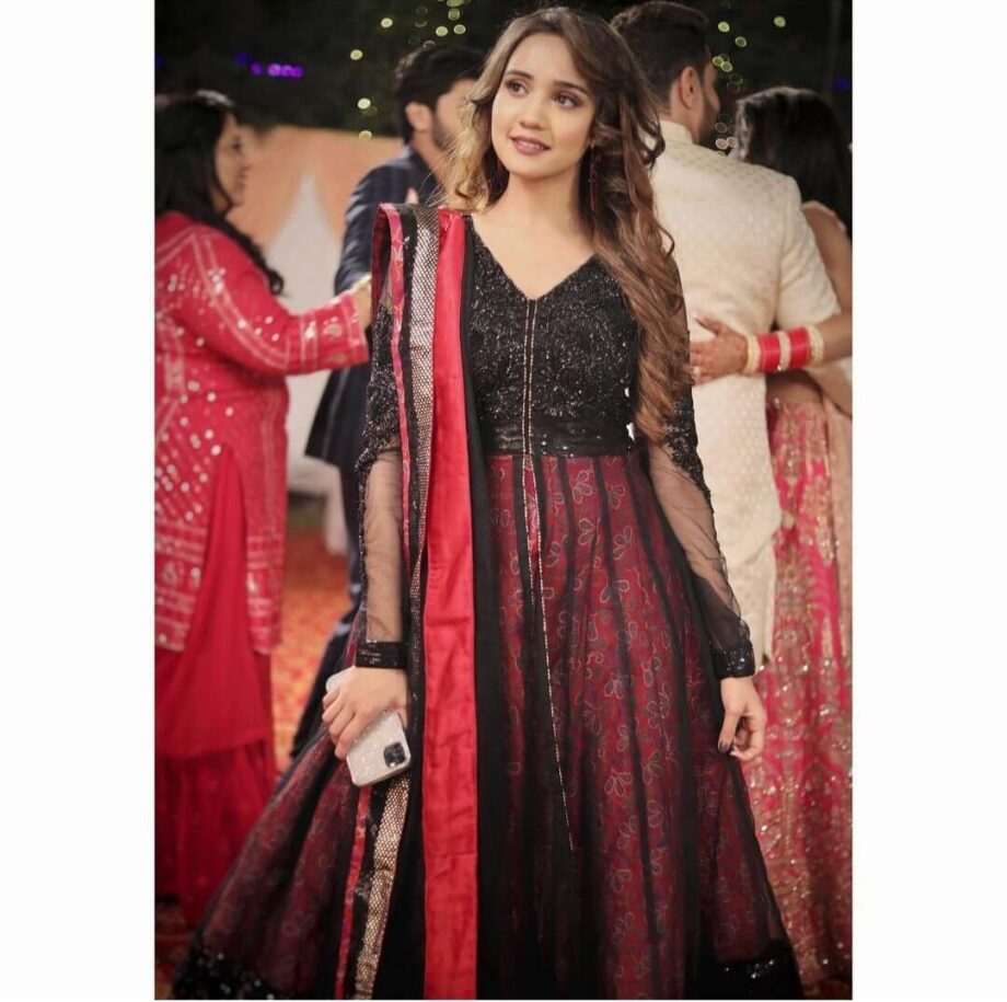 Avneet Kaur to Anushka Sen: Take ethnic outfit accessories inspiration 755583