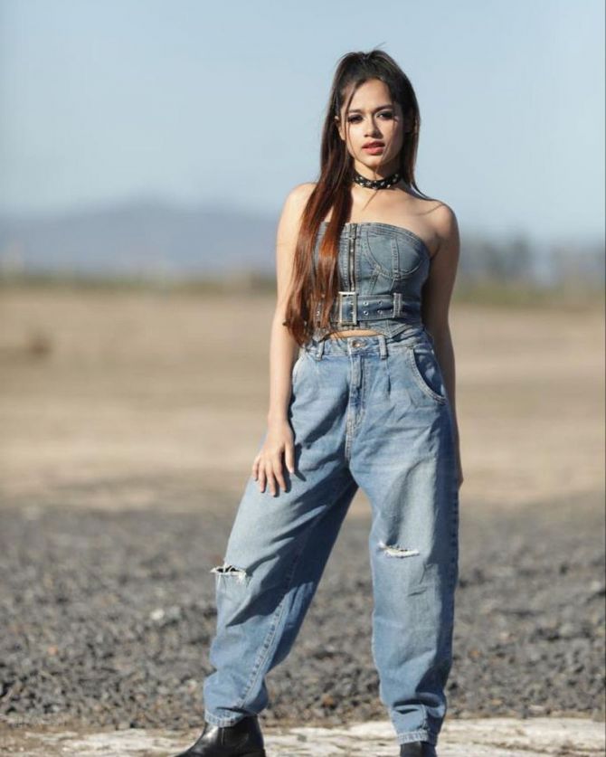 Avneet Kaur To Jannat Zubair: Divas' Funky Fashion In Denim 761465