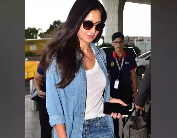 Effortlessly Chic: How to Master the Airport Look with Style Icon Katrina Kaif 763141