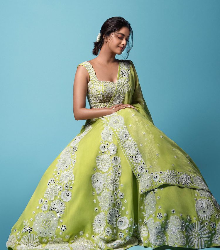 Embrace The Lehenga Love Like Mrunal Thakur, Kriti Sanon, And Keerthy Suresh 754160